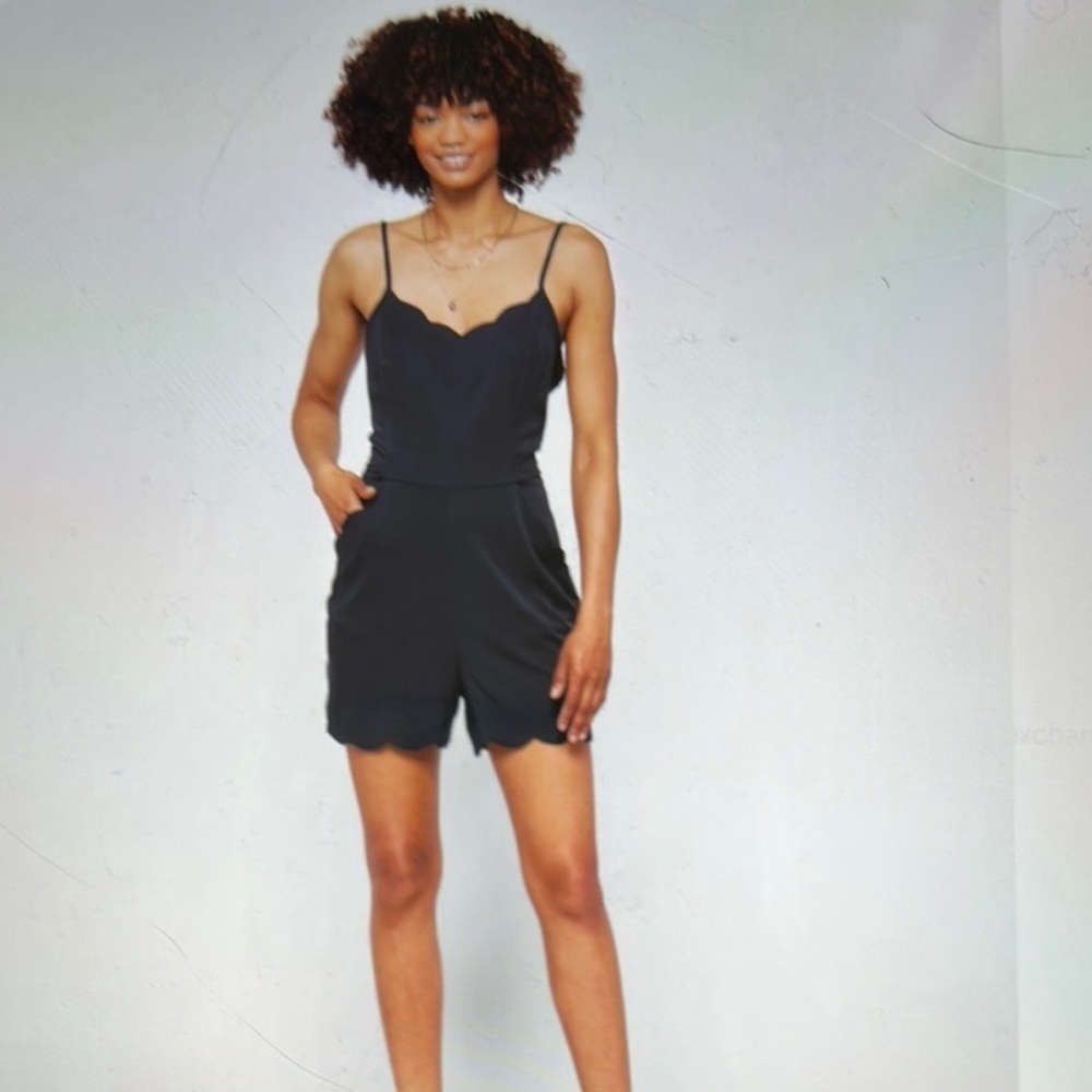 Hawthorne 41 Navy Scalloped Romper size M